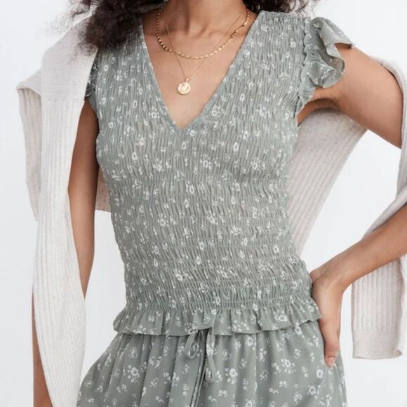 Madewell | Plus Lucie V-Neck Smocked Top in Cottage Garden‎ Sage Green 26W - Picture 1 of 14